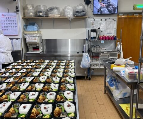 弁当福岡マンジャの５月１８日弁当製造の様子。
